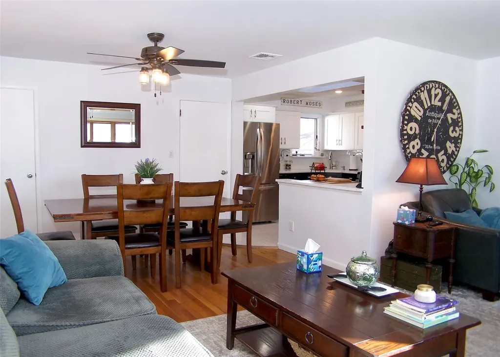61 Glasgow Avenue Deer Park NY 11729