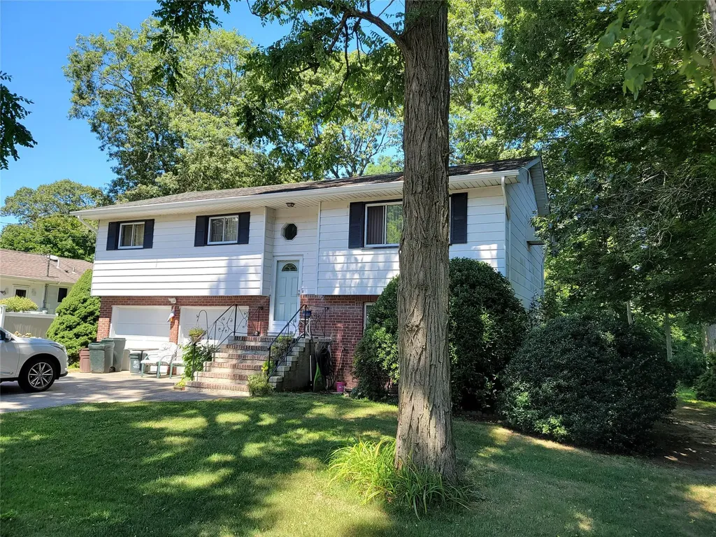 39 Wolfhollow Road Brookhaven NY 11720
