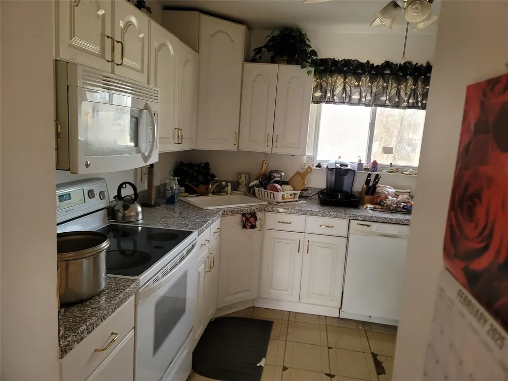 39 Wolfhollow Road Centereach NY 11720