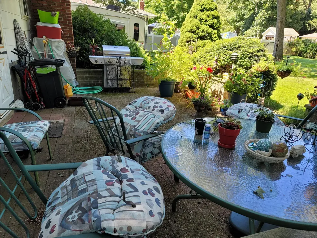 39 Wolfhollow Road Centereach NY 11720