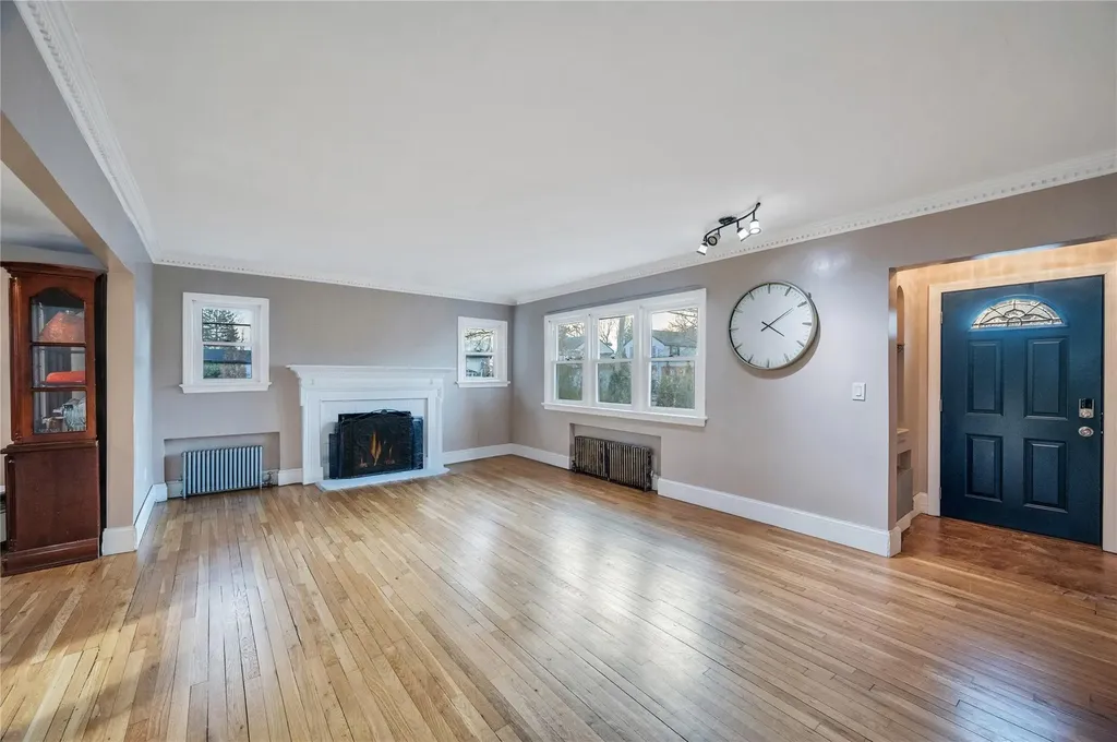 4 Oxford Drive Freeport NY 11520