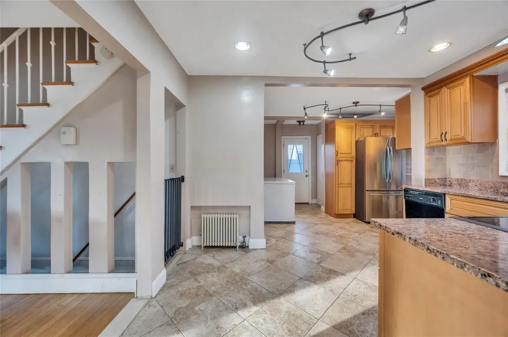 4 Oxford Drive Freeport NY 11520