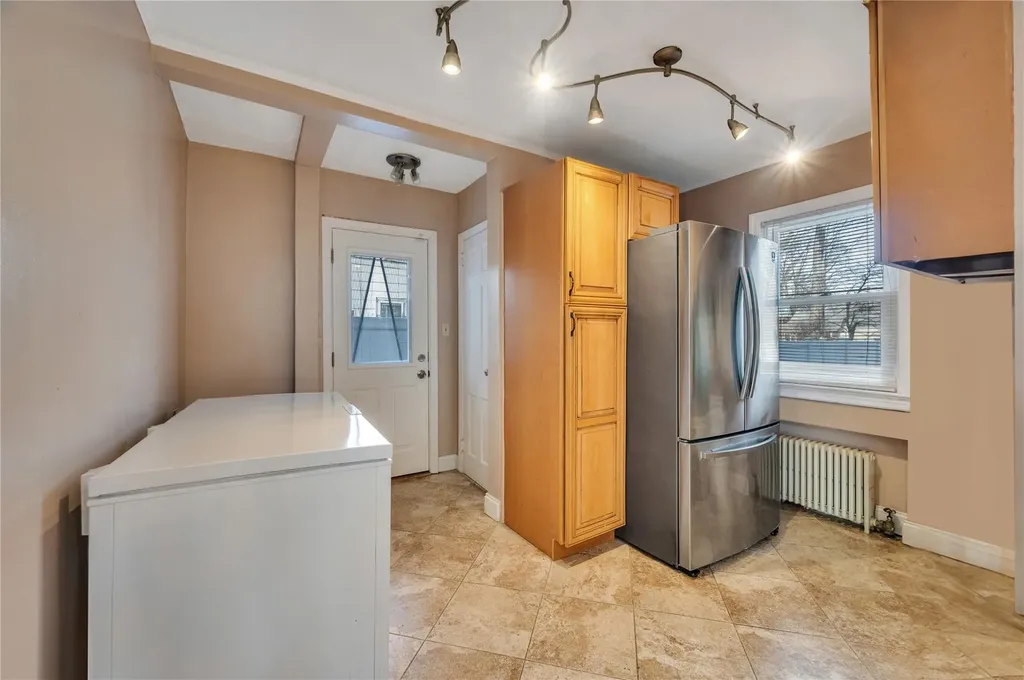 4 Oxford Drive Freeport NY 11520