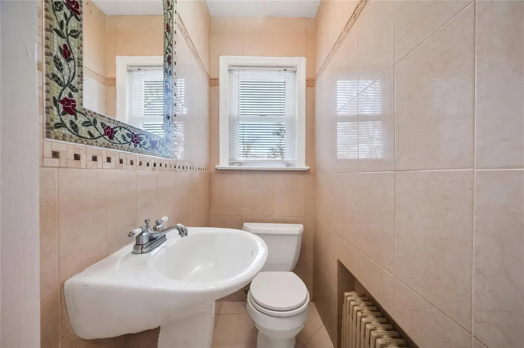 4 Oxford Drive Freeport NY 11520