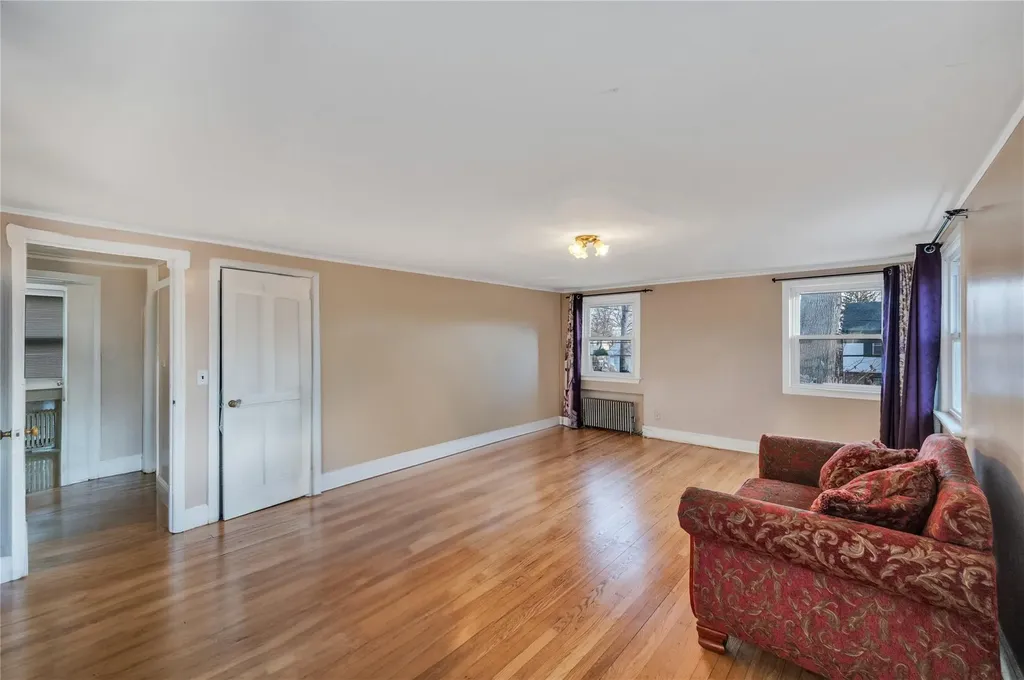 4 Oxford Drive Freeport NY 11520