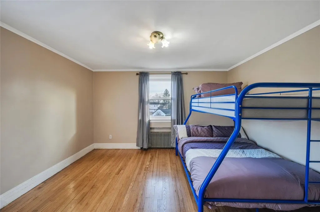 4 Oxford Drive Freeport NY 11520