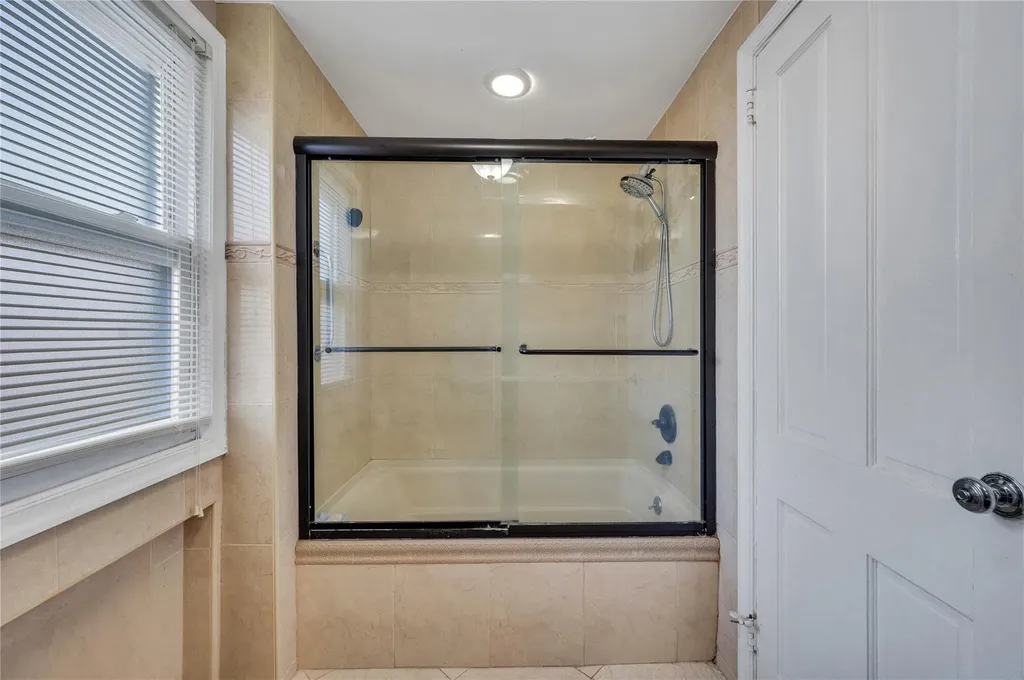 4 Oxford Drive Freeport NY 11520