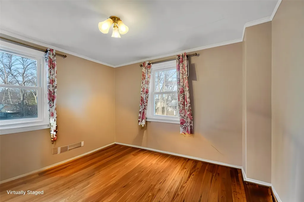 4 Oxford Drive Freeport NY 11520