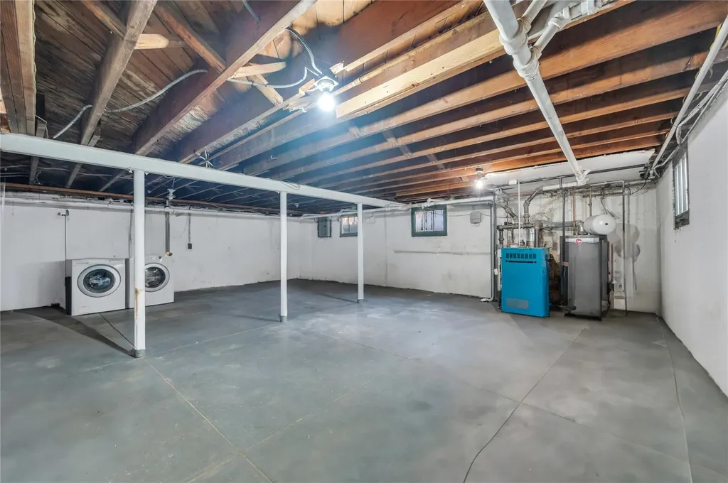 4 Oxford Drive Freeport NY 11520