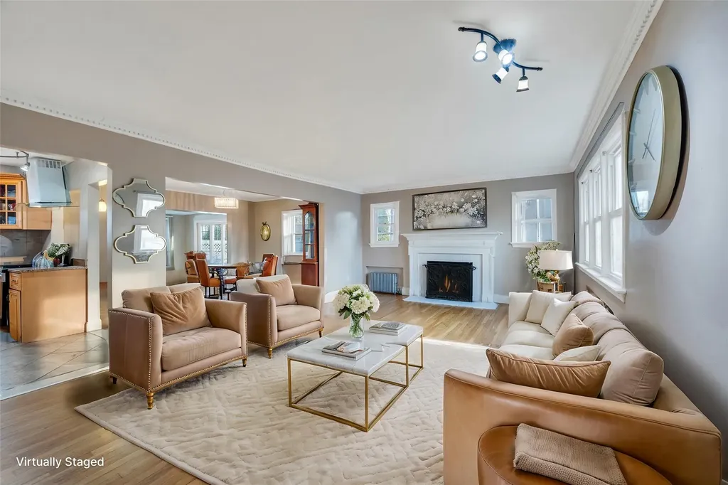 4 Oxford Drive Freeport NY 11520