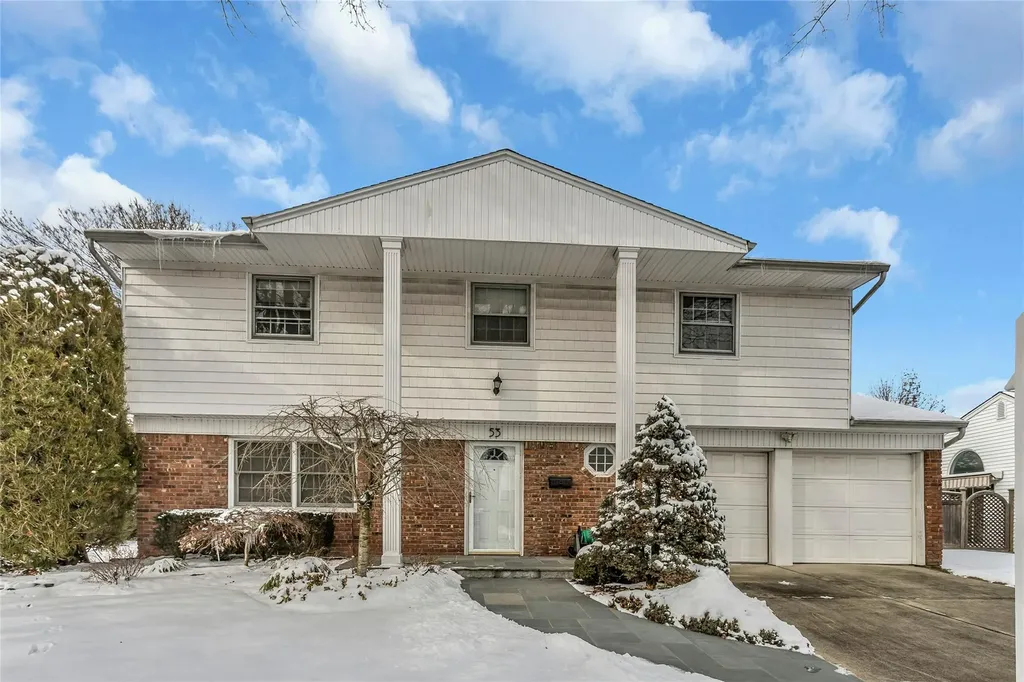 53 Bluebird Lane Plainview NY 11803