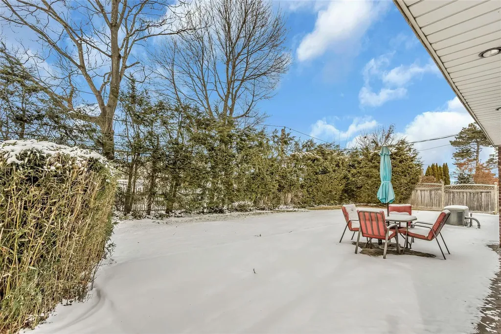 53 Bluebird Lane Plainview NY 11803