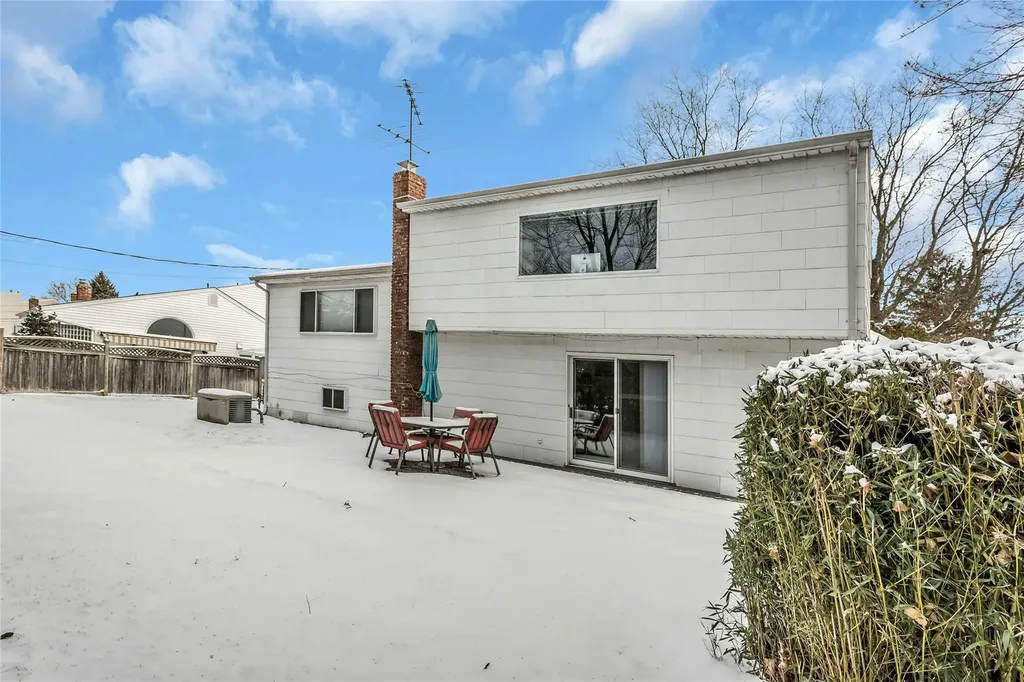 53 Bluebird Lane Plainview NY 11803