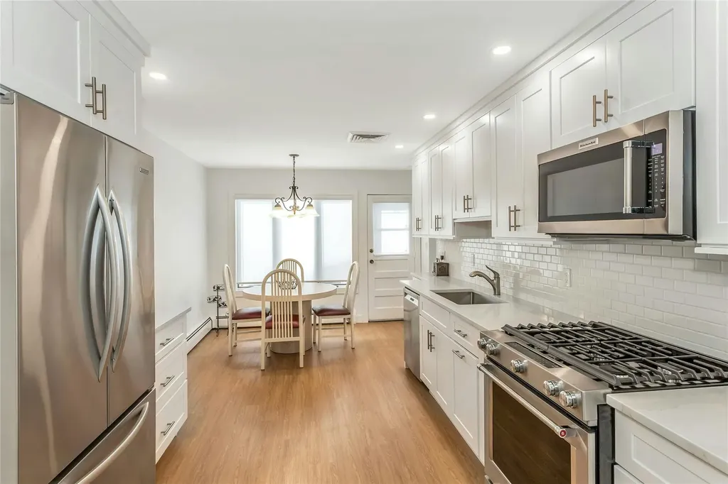 53 Bluebird Lane Plainview NY 11803