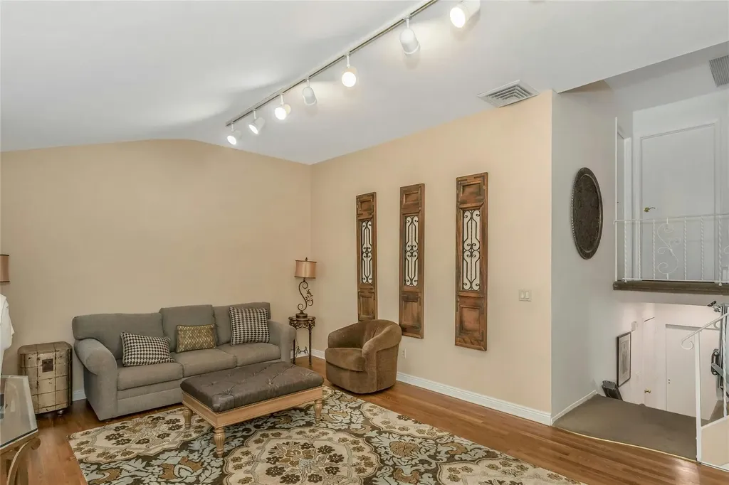 53 Bluebird Lane Plainview NY 11803
