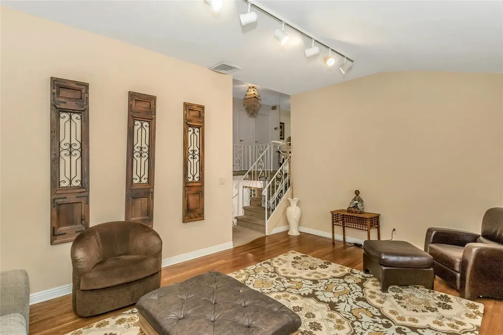 53 Bluebird Lane Plainview NY 11803