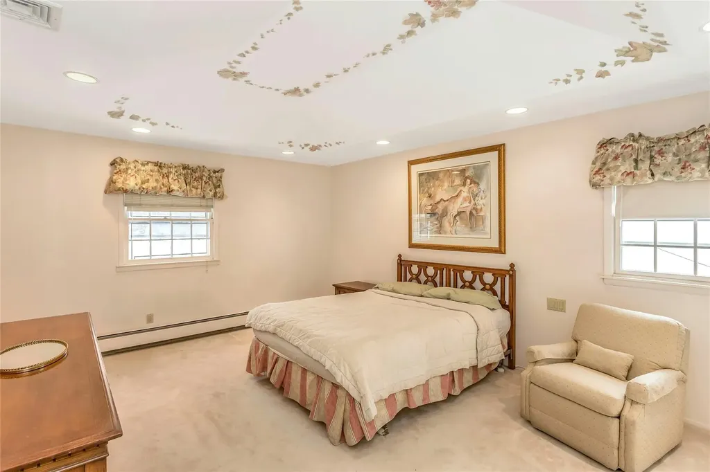 53 Bluebird Lane Plainview NY 11803