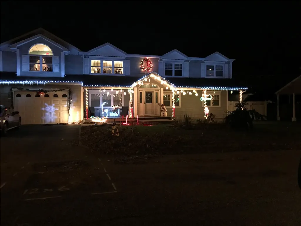 52 Newton Boulevard Ronkonkoma NY 11779