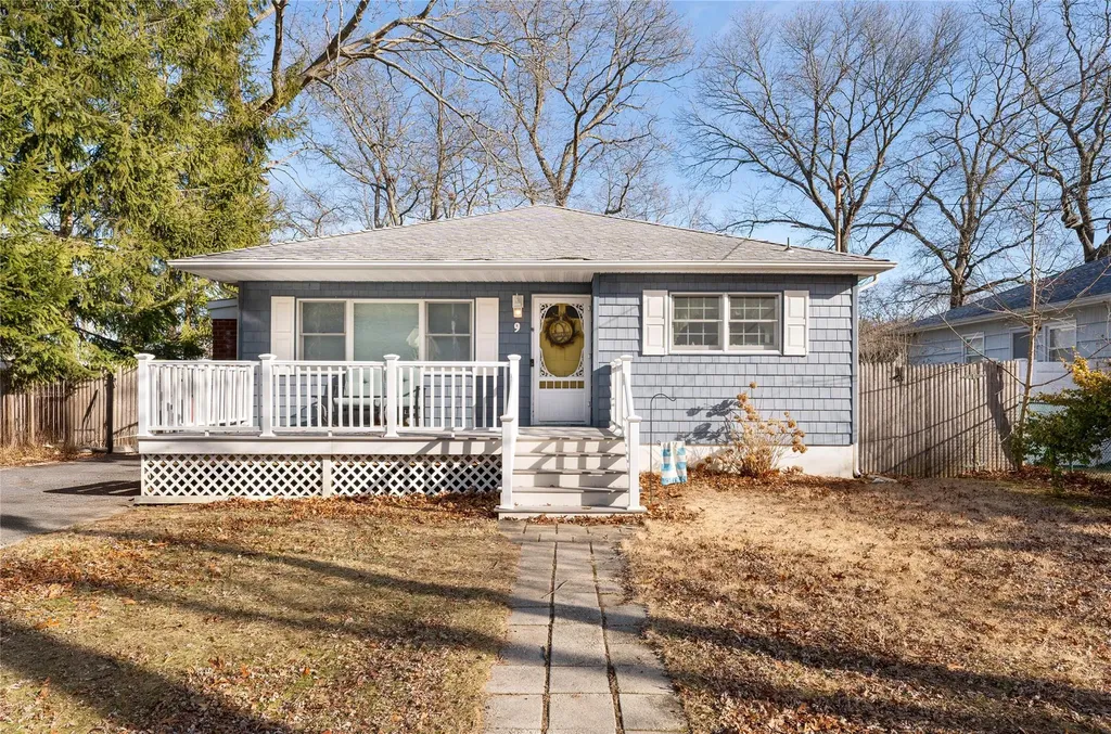 9 Forest Trail Brookhaven NY 11961