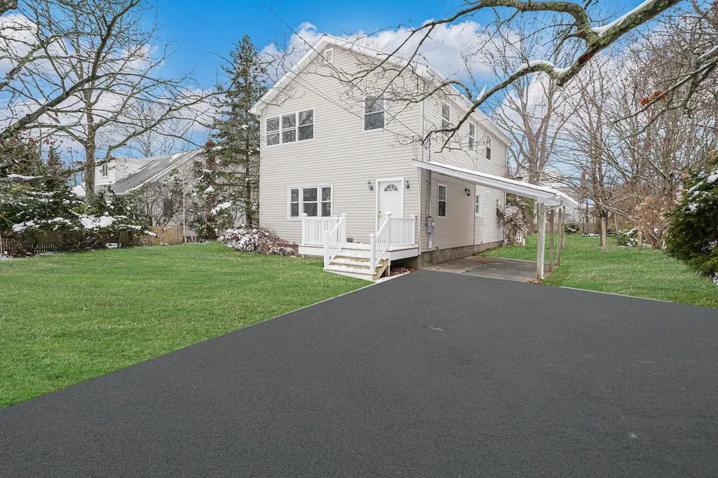 7 Cora Court Hampton Bays NY 11946