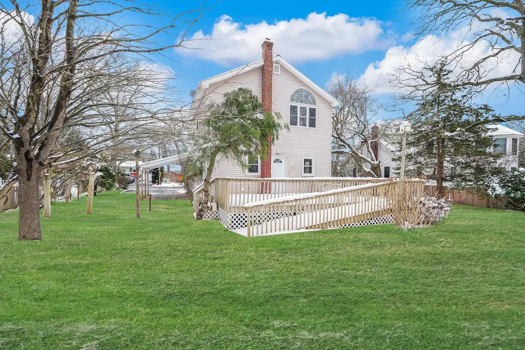7 Cora Court Hampton Bays NY 11946
