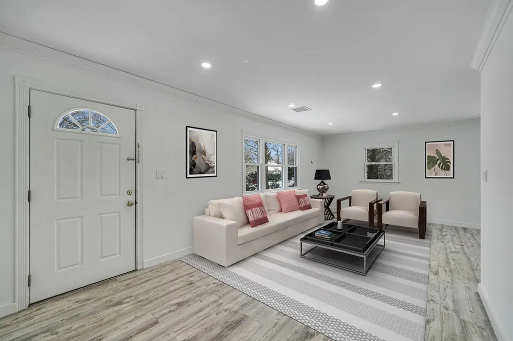 7 Cora Court Hampton Bays NY 11946