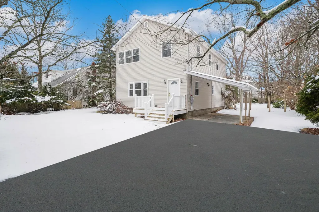 7 Cora Court Hampton Bays NY 11946