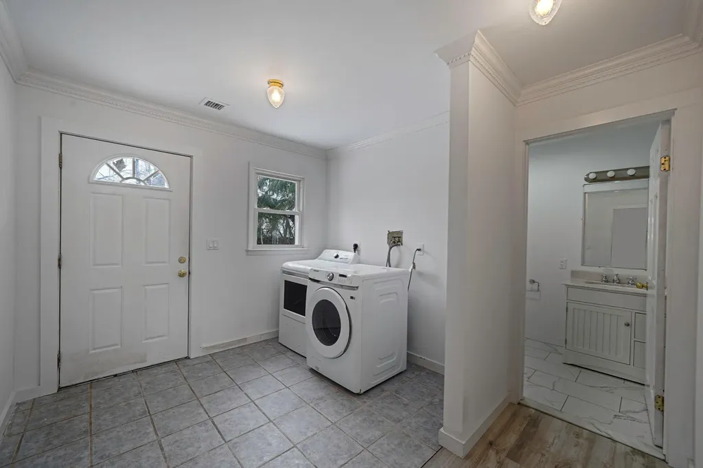 7 Cora Court Hampton Bays NY 11946