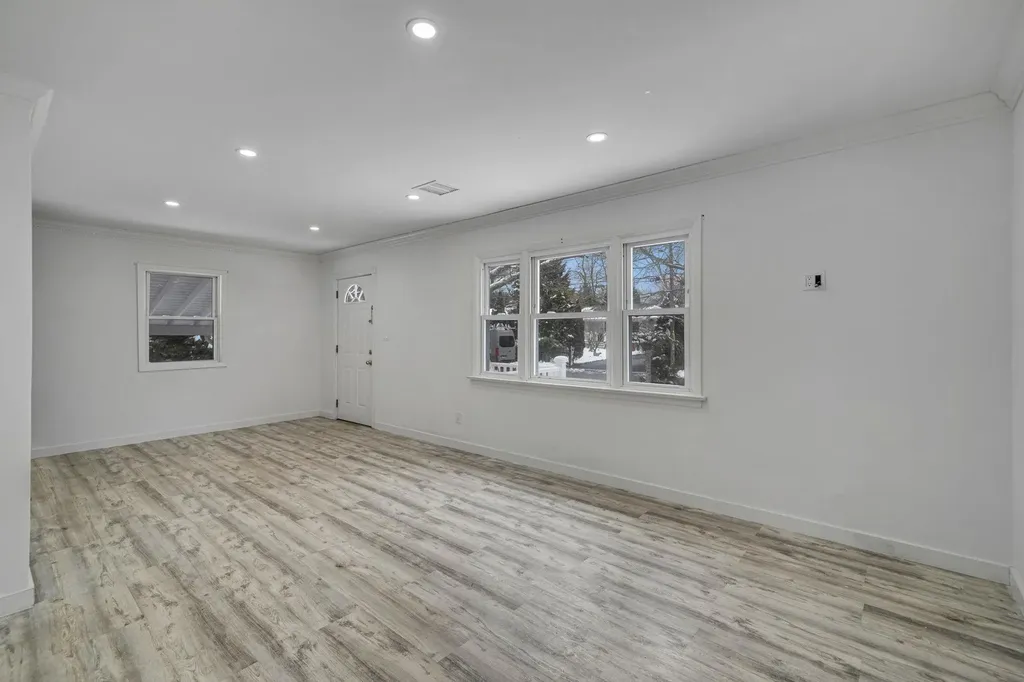 7 Cora Court Hampton Bays NY 11946