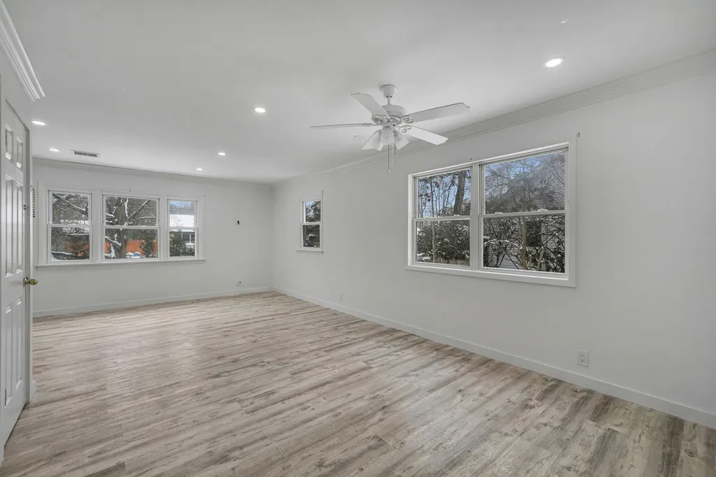 7 Cora Court Hampton Bays NY 11946