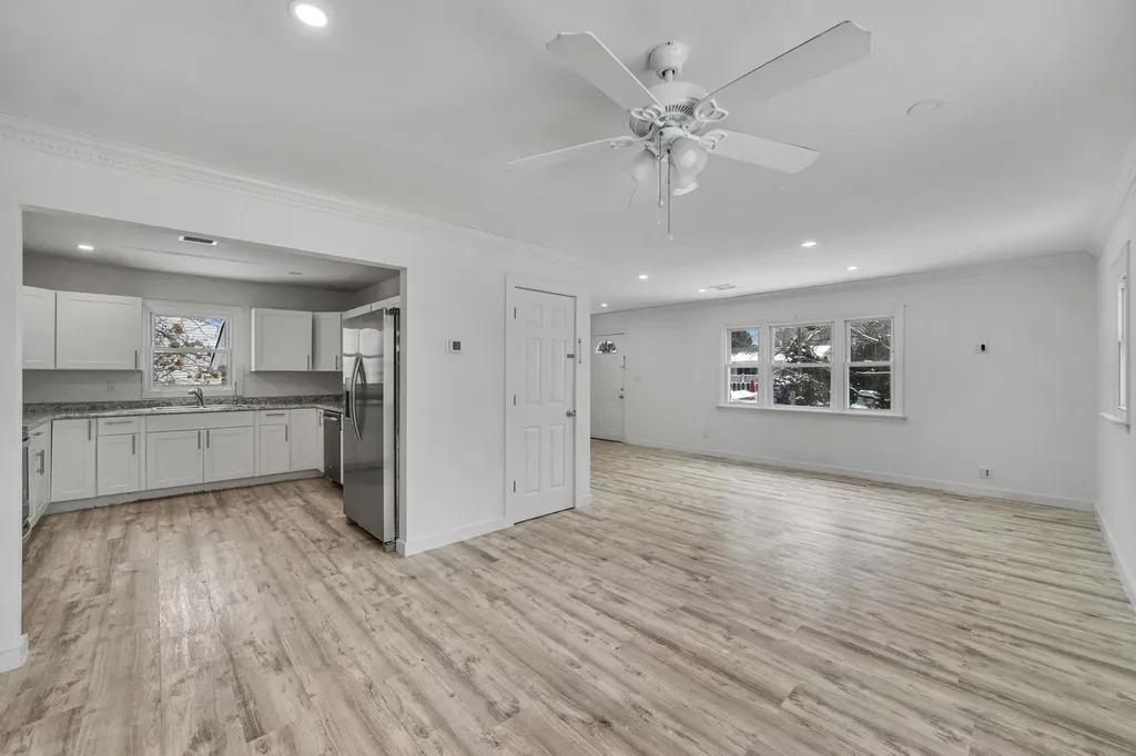 7 Cora Court Hampton Bays NY 11946