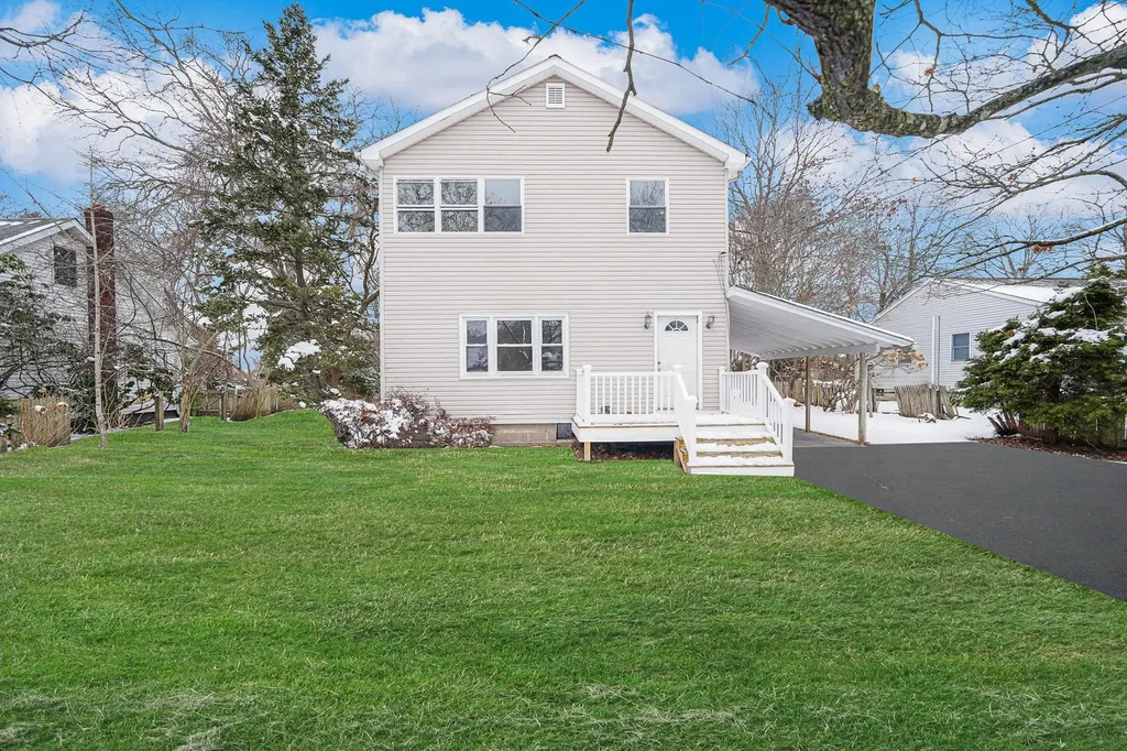 7 Cora Court Hampton Bays NY 11946