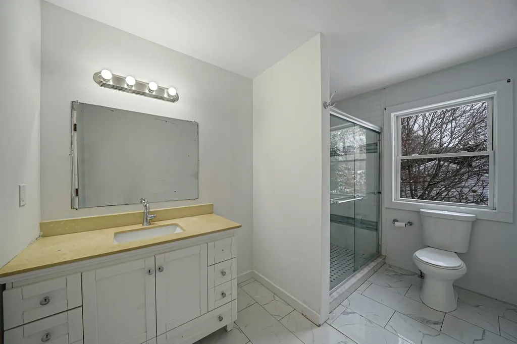 7 Cora Court Hampton Bays NY 11946