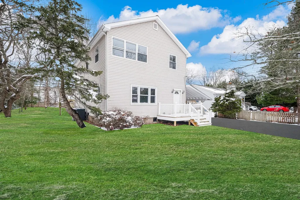 7 Cora Court Hampton Bays NY 11946