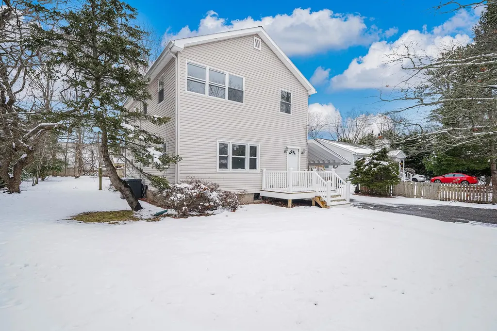 7 Cora Court Hampton Bays NY 11946