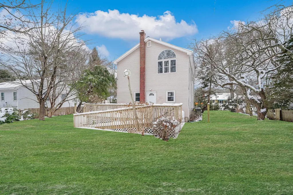 7 Cora Court Hampton Bays NY 11946