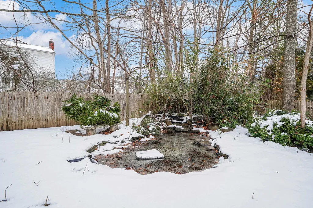 7 Cora Court Hampton Bays NY 11946