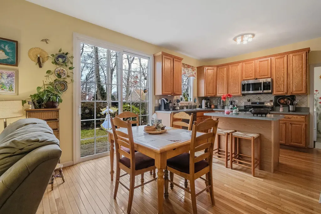 225 Pleasant Drive Bay Shore NY 11706