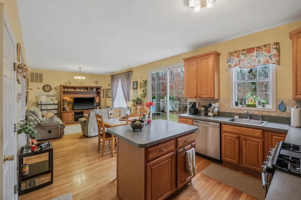 225 Pleasant Drive Bay Shore NY 11706