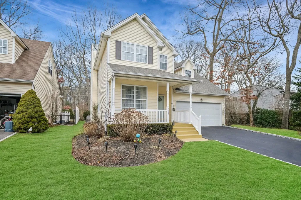 225 Pleasant Drive Bay Shore NY 11706
