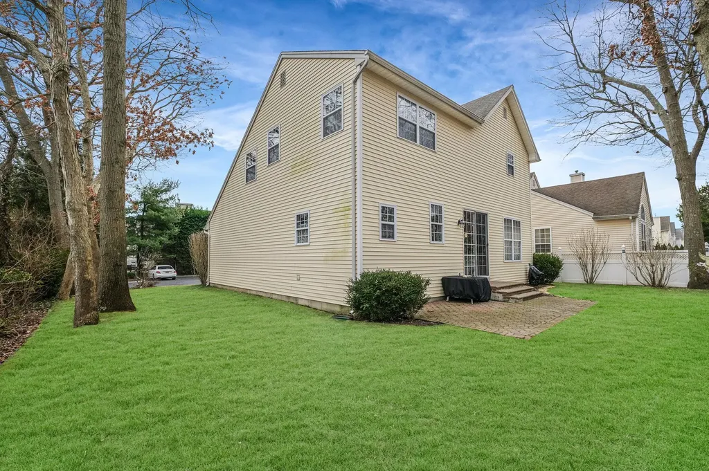 225 Pleasant Drive Bay Shore NY 11706