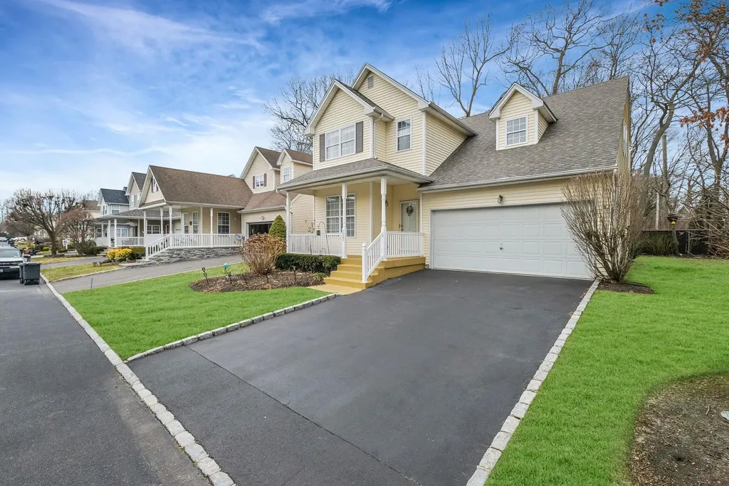 225 Pleasant Drive Bay Shore NY 11706