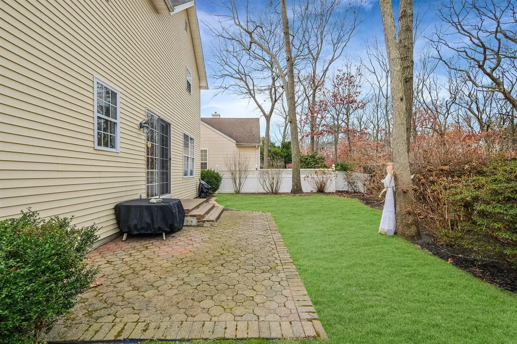 225 Pleasant Drive Bay Shore NY 11706