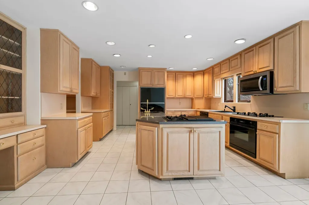 9 Talburn Lane Dix Hills NY 11746