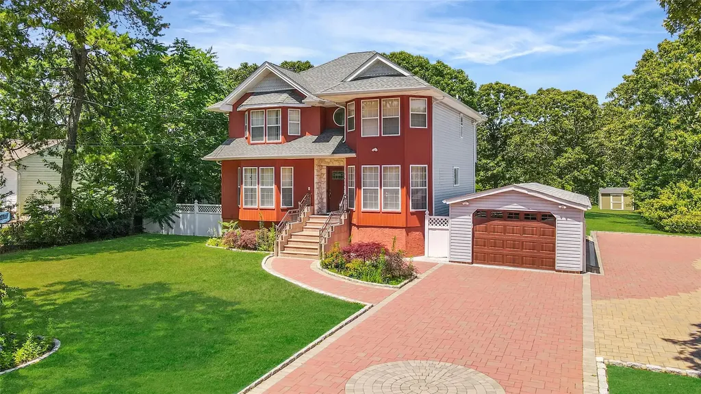 69 Hollywood Avenue Brookhaven NY 11784