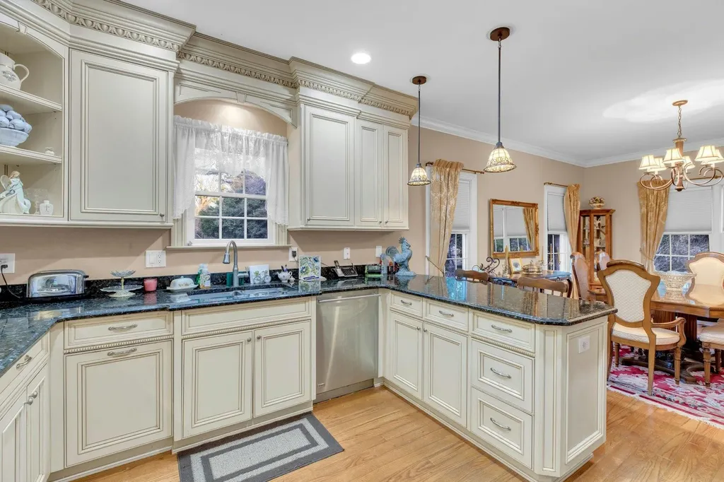 29 Daniels Way Bay Shore NY 11706