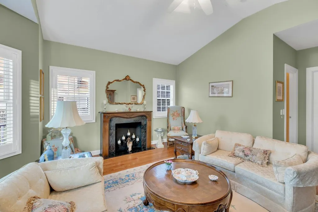 29 Daniels Way Bay Shore NY 11706