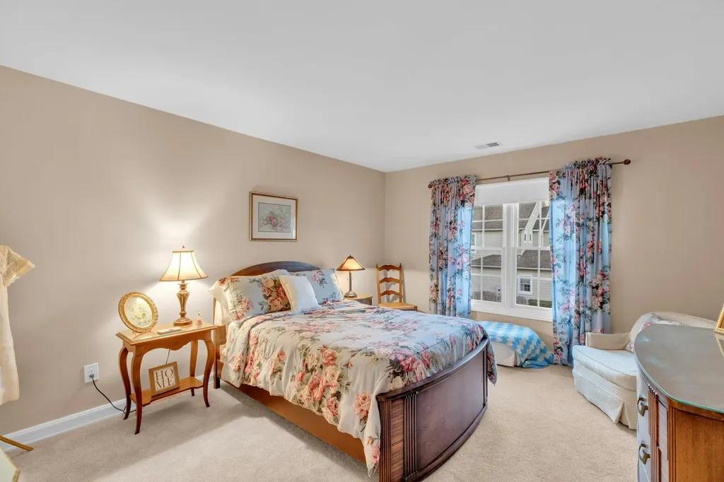 29 Daniels Way Bay Shore NY 11706