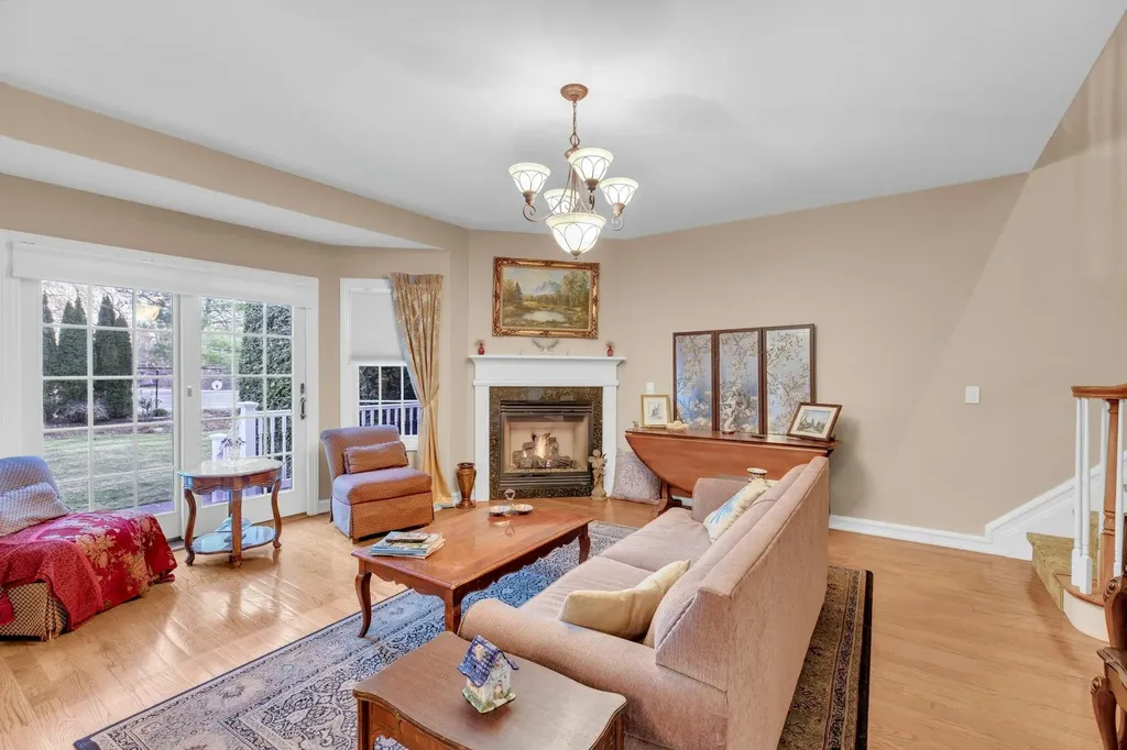 29 Daniels Way Bay Shore NY 11706