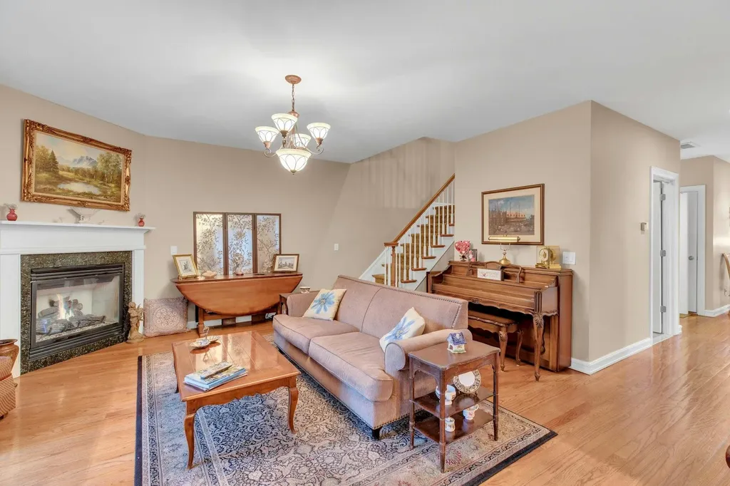 29 Daniels Way Bay Shore NY 11706